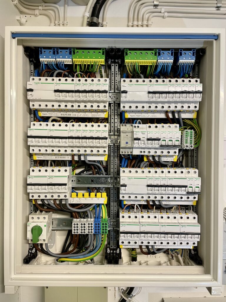 Elektriker av J2 Elinstallationer AB – projekt 2
